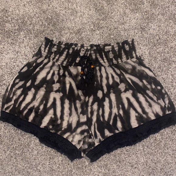 Patterned Shorts - Picture 2 of 4